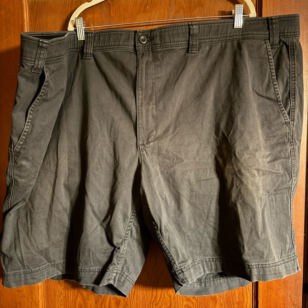 Foundry Men’s gray shorts waste size 54